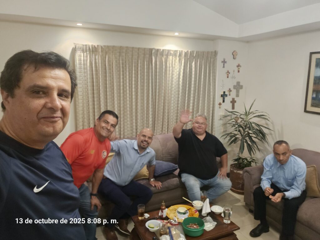 ¡Cuán bueno y cuán agradable es que los hermanos convivan en armonía! salmo 133